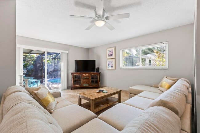 22 Clark Ln in Palm Coast, FL - Building Photo - Building Photo