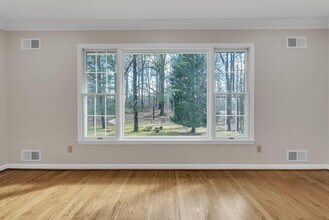 8616 Chateau Dr in Potomac, MD - Building Photo - Building Photo