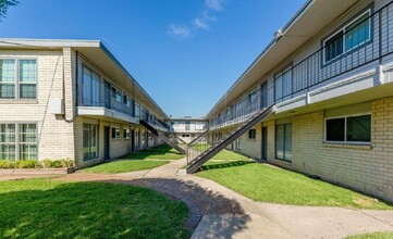 Gayle Villa Apartments in Pasadena, TX - Building Photo - Building Photo