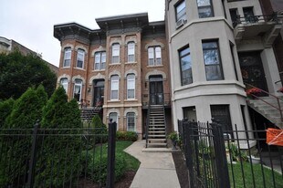 622 E Oakwood Blvd, Unit 1st Floor in Chicago, IL - Building Photo