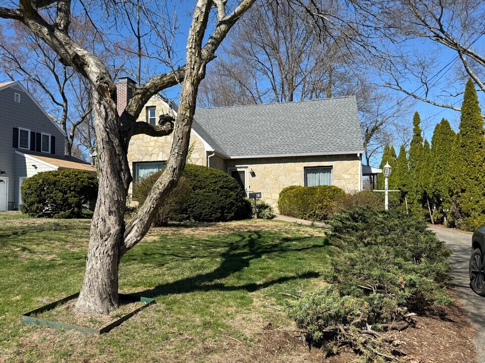 62 Lewis Dr in Fairfield, CT - Building Photo