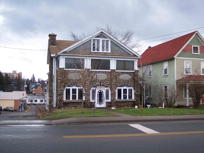 52 Bloomingdale Ave in Saranac Lake, NY - Building Photo - Building Photo