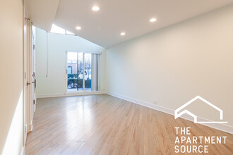 939 W Grace St, Unit 101 in Chicago, IL - Building Photo - Building Photo