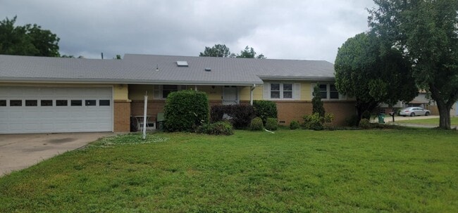 property at 2731 N Pershing Ct