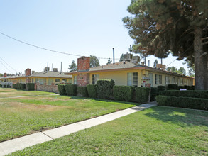 College Apartments in Fresno, CA - Building Photo - Building Photo