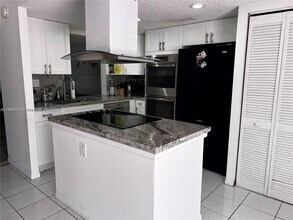 2410 NE 10th St in Hallandale Beach, FL - Building Photo - Building Photo