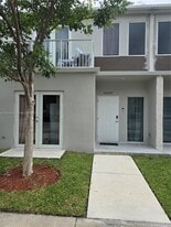 14437 SW 260th St in Princeton, FL - Building Photo