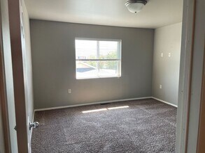 Jackson Heights Apartments & Townhomes in Harrisburg, SD - Foto de edificio - Interior Photo