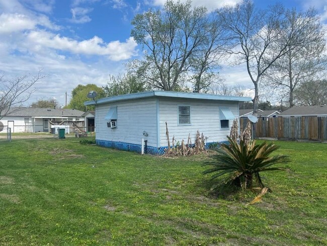 4816 Oak Ave in Pasadena, TX - Building Photo - Building Photo