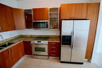 1945 S Ocean Dr in Hallandale Beach, FL - Foto de edificio - Building Photo