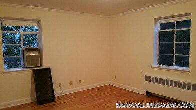 50 Alton Pl, Unit 3 in Brookline, MA - Foto de edificio - Building Photo