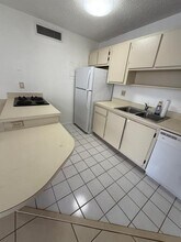 645 Executive Center Dr in West Palm Beach, FL - Foto de edificio - Building Photo