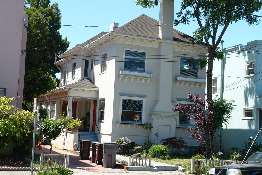 525 66th St in Oakland, CA - Foto de edificio