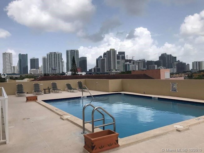 119 SW 6th Ave-Unit -701 in Miami, FL - Building Photo - Building Photo