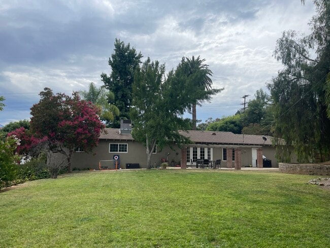 1640 Dwight St in Redlands, CA - Foto de edificio - Building Photo