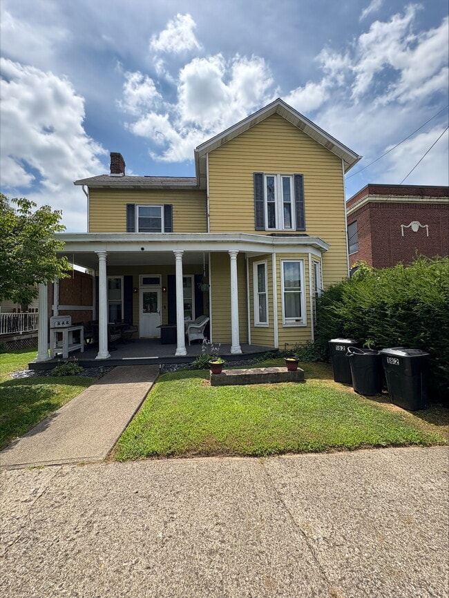 property at 158 E Lincoln St