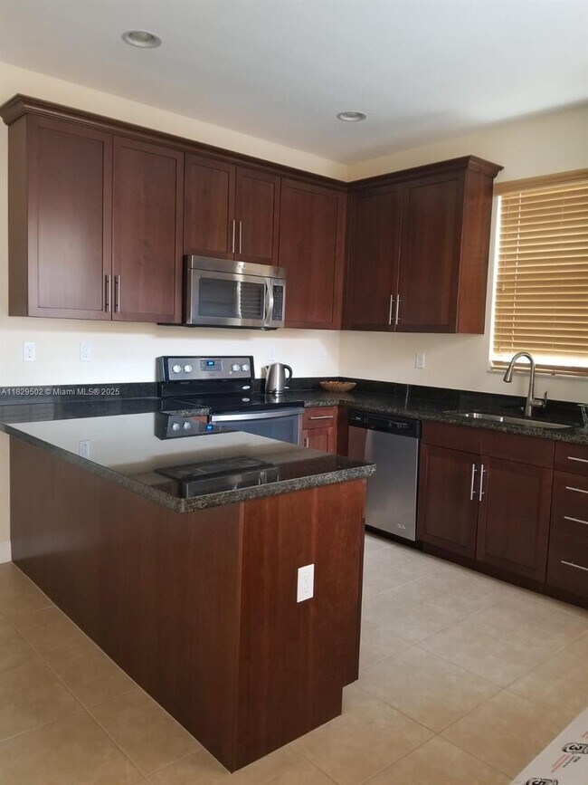 14657 SW 14th St in Pembroke Pines, FL - Building Photo - Building Photo