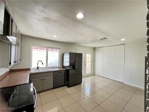 109 Greenbriar Townhouse Way in Las Vegas, NV - Building Photo - Building Photo