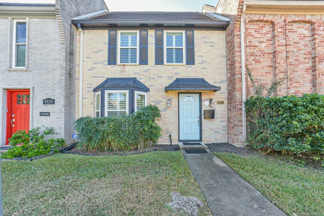 4521 Acacia St in Bellaire, TX - Building Photo