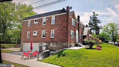 5451 Howland St in Philadelphia, PA - Building Photo - Building Photo