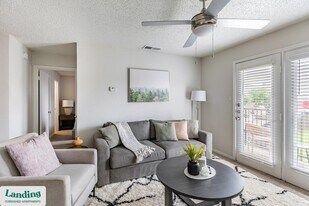 1408 Teasley Ln in Denton, TX - Building Photo