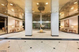 2 Claridge Dr in Verona, NJ - Building Photo - Building Photo