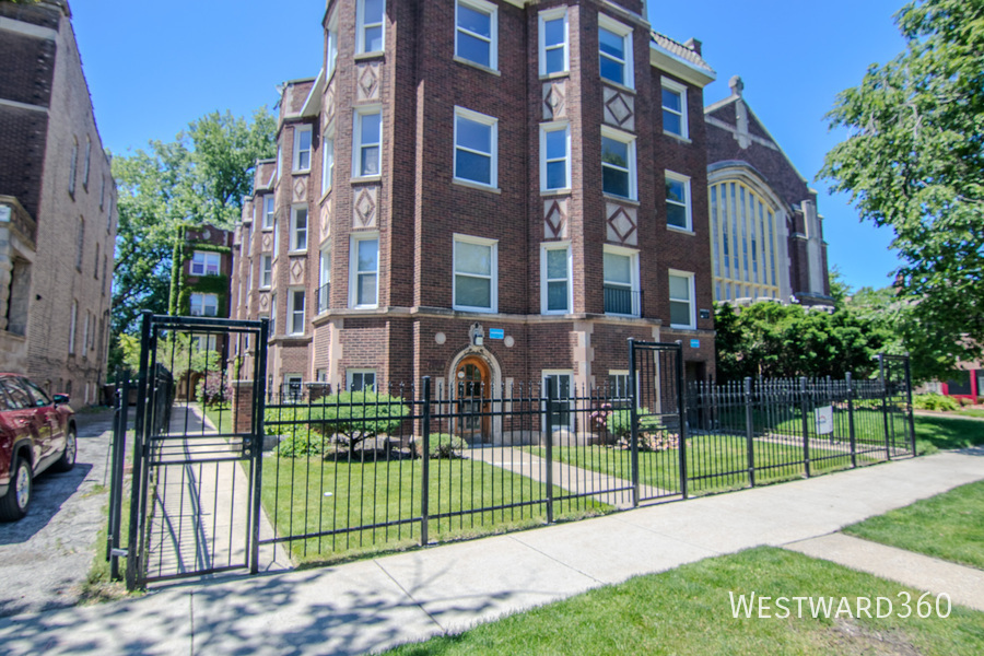 7608 S Saginaw Ave in Chicago, IL - Foto de edificio