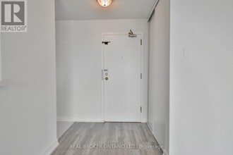 35 Trailwood Dr in Mississauga, ON - Building Photo - Building Photo