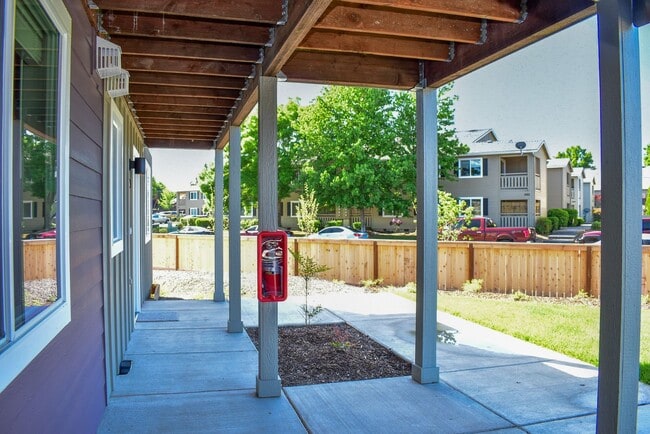 1991 Sky Park Dr in Medford, OR - Building Photo - Building Photo