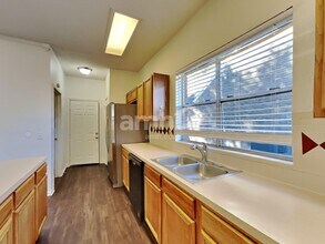 2911 Linda Dr in Pearland, TX - Foto de edificio - Building Photo