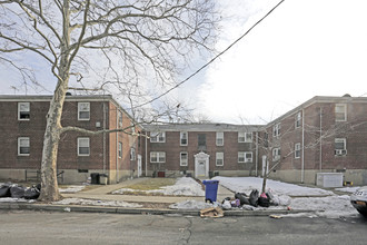 76-11 160th St in Flushing, NY - Foto de edificio - Building Photo