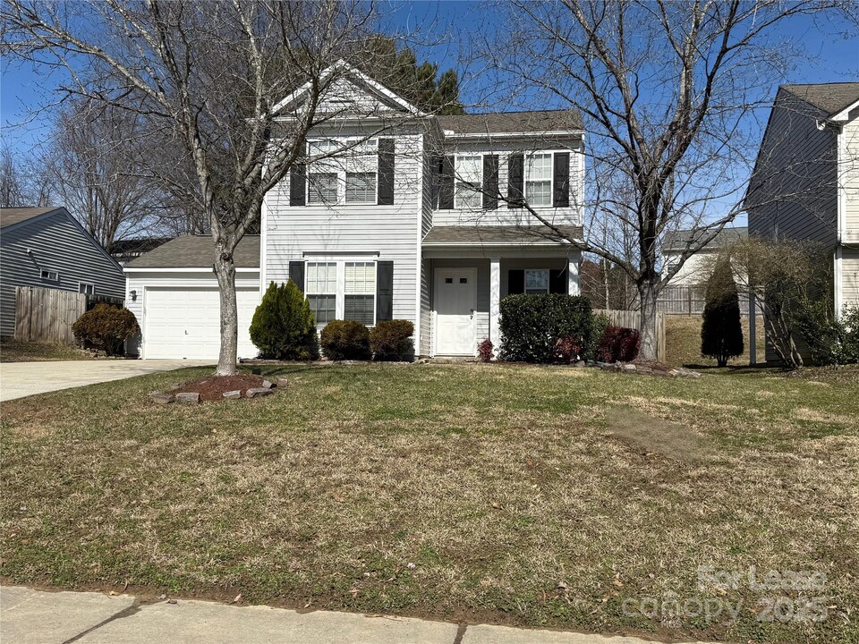 5737 Shining Oak Ln in Charlotte, NC - Building Photo