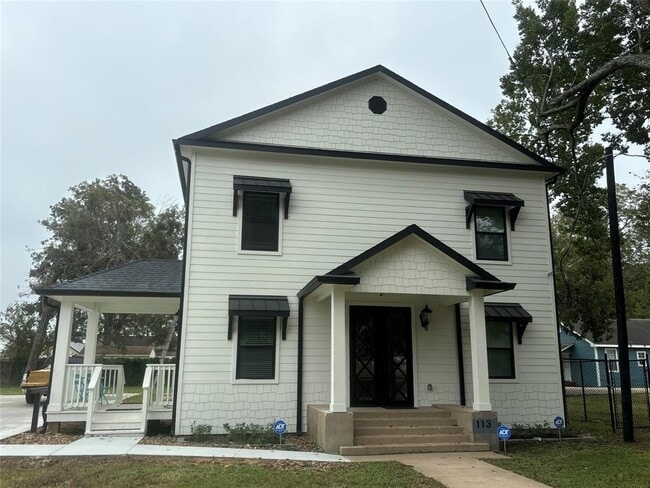 property at 113 S Rusk St