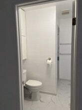 8127 White Oak Ave, Unit Guesthouse in Reseda, CA - Building Photo - Building Photo