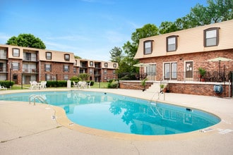 Lemans at Lawndale in Greensboro, NC - Foto de edificio - Building Photo
