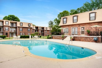 Lemans at Lawndale in Greensboro, NC - Foto de edificio - Building Photo