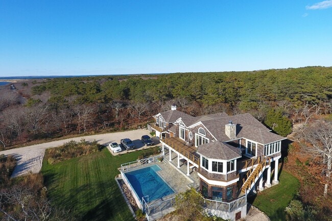 90 Napeague Harbor Rd in Amagansett, NY - Building Photo - Building Photo