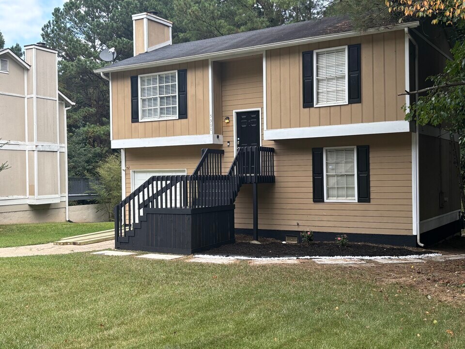 5300 Forest Downs Ln in College Park, GA - Foto de edificio
