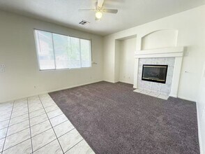 8556 Last Point Ave in Las Vegas, NV - Building Photo - Building Photo