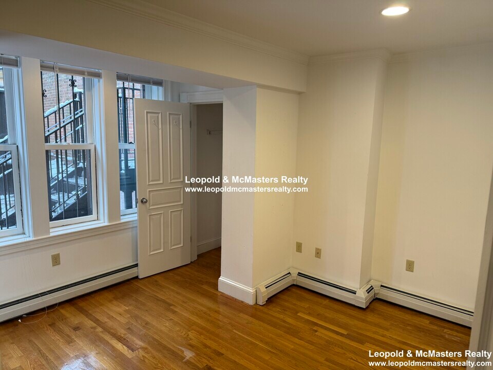 196 Commonwealth Ave, Unit Commonwealth ave B in Boston, MA - Building Photo