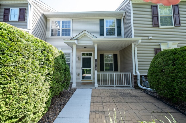 property at 10875 Oak Grv Cir