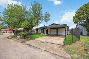 12703 Redfern Dr in Houston, TX - Building Photo