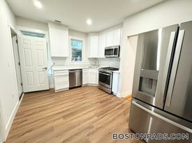 147 E Cottage St in Boston, MA - Building Photo