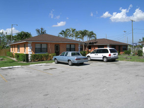 4634 Summit Blvd in West Palm Beach, FL - Building Photo - Building Photo