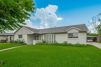 4115 Mischire Dr in Houston, TX - Building Photo - Building Photo