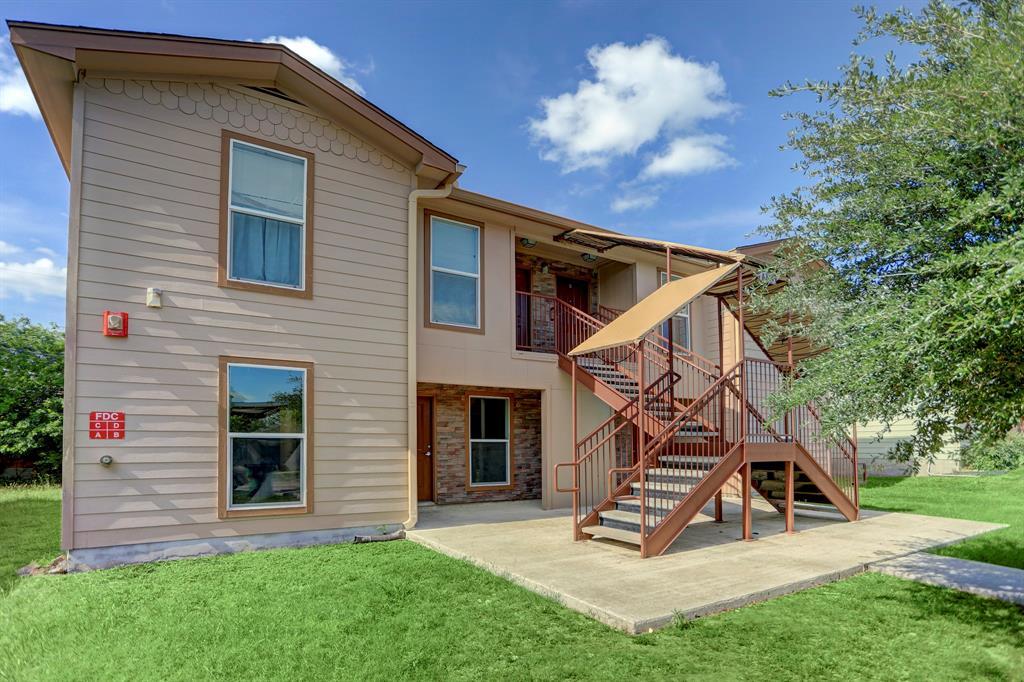 706 W 6th St in Taylor, TX - Building Photo