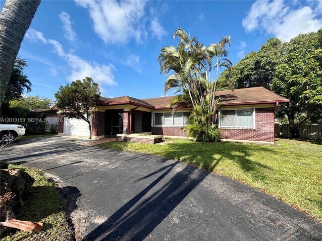 5501 SW 118th Ave in Cooper City, FL - Building Photo - Building Photo