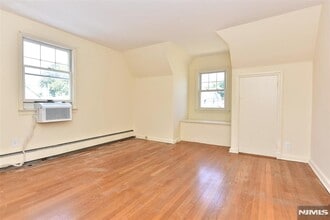 28 Reid Ave, Unit 2 in Bergenfield, NJ - Building Photo - Building Photo