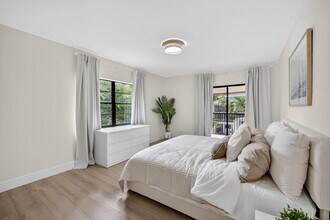 261 Deer Creek Blvd, Unit Modern villa 1205 in Deerfield Beach, FL - Building Photo - Building Photo