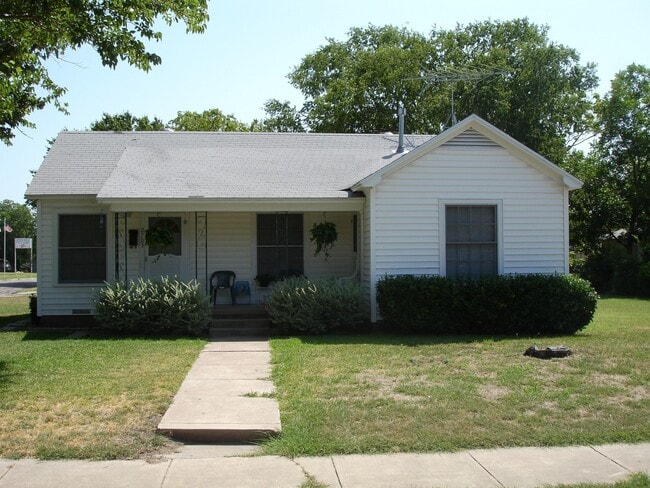 property at 2705 N 30th St